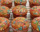 Foto langkah ke 3 dari resep Rainbow Sprinkles Banana Mini Muffins.