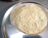 A picture of step 2 of Spring noodles rolls.