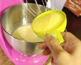 صورة لخطوة 3 من وصفة بسبوسة محشيه بالقشطة 🥧