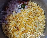 A picture of step 2 of Mumbai street style Sukha Bhel.