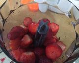 A picture of step 2 of Strawberries and cucumber smoothy.