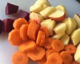 A picture of step 1 of ABC juice     apple beeteroot and carrot juice.