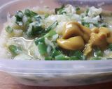Foto del paso 3 de la receta: Pollo al horno con cebollas y arroz con crema como guarnición