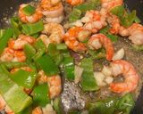 Une image de l'étape 1 de Crevettes rôties curry.