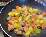 Foto del paso 6 de la receta: Arroz con lentejas, solomillo y verduras al curry