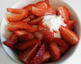 Foto del paso 2 de la receta: Postre de fresas con yogur y miel