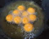 Foto langkah ke 3 dari resep Bebola Keria / Bola Ubi Salut Gula.