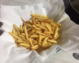 Foto del paso 3 de la receta: Gulas sobre huevos estrellados y patatas