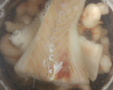 Foto del paso 2 de la receta: Espaguetis con bacalao y gambas al pilpil (con poco aceite)