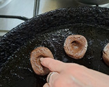 Foto del paso 2 de la receta: Pepas de cacao con dulce de peras express sin manteca