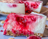 Foto del paso 5 de la receta: Tarta fría de kéfir con base de almendra