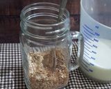 Foto langkah ke 2 dari resep Oats overnight with Banana and grapes.