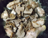 Foto del paso 3 de la receta: Pollo con setas y nata