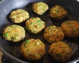 A picture of step 4 of Veg and sprouts cutlet.