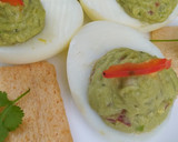 Foto del paso 3 de la receta: Huevos Rellenos con Palta, Guacamole