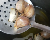 Foto del paso 3 de la receta: 🪔Aceite de Oliva 🫒 aromatizado con ajo 🧄