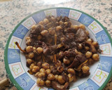Foto del paso 4 de la receta: Garbanzos con morcilla y setas