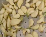 A picture of step 1 of Garlic Mint Chutney.
