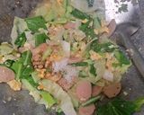 Foto langkah ke 4 dari resep Bihun Goreng Bakso Sosis.
