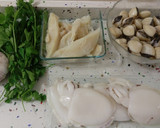 Foto del paso 1 de la receta: Sepias con almejas y bacalao