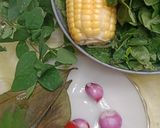 Foto langkah ke 1 dari resep Sayur Bening Katuk dan Jagung.
