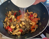 Foto del paso 5 de la receta: Noodles con setas y langostinos