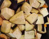 Foto del paso 5 de la receta: Carrilleras ibéricas en salsa de berenjena y champiñones