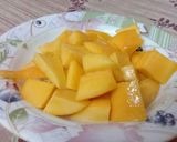 A picture of step 1 of Special Mango Milk Shake.