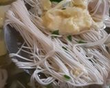 Foto langkah ke 4 dari resep Sup Misoa Ayam dan Bakso.