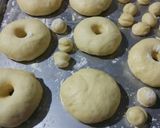 Foto langkah ke 2 dari resep Donat coklat mesis.