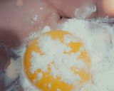 A picture of step 4 of Fried yolk egg.