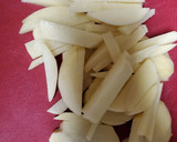 Foto del paso 1 de la receta: Papas con bistec en caldillo de jitomate