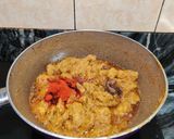 A picture of step 5 of Lahsuni makhani murg (with fresh cream).