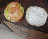 Foto del paso 5 de la receta: Hamburguesa de cerdo con setas al ajillo y mayonesa de cebolla