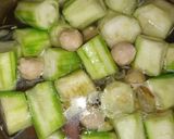Foto langkah ke 5 dari resep Sop Gambas Wortel Bakso.