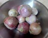 A picture of step 1 of Pyaz Ka Salan (Churri).