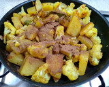 Foto del paso 12 de la receta: Aloo gobi {curry de patatas y coliflor}