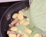 Foto del paso 4 de la receta: Gnocchi con salsa de espinacas y setas 🥬🍄