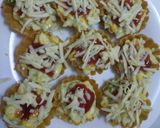 A picture of step 4 of Corn capsicum cheese tarts.