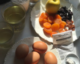 Foto del paso 1 de la receta: Coca mediterránea,con frutas tiernas 🍏🍊 y secas