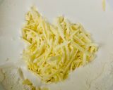 Foto del paso 1 de la receta: BIZCOCHITOS DE QUESO RALLADO 🤩😋👏🧀