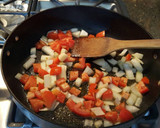 Foto del paso 5 de la receta: Chiles rellenos de pollo, bañados en salsa de elote
