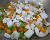 Hình bước làm 3 của món Cơm chiên mực trứng muối