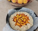 Foto del passaggio 2 della ricetta Crostata di percoche