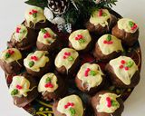 A picture of step 6 of Biscoff xmas mini pudding.