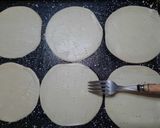Foto del paso 2 de la receta: Galletones con discos de empanadas