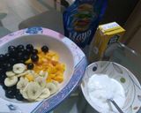 A picture of step 1 of Creamy fruity desert.