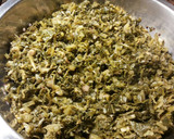 Foto del paso 4 de la receta: Bocula o malvas con sofrito de ajo y perejil