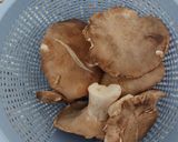 Foto del passaggio 1 della ricetta Riso basmati, piselli, funghi e uova