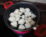 Foto del paso 1 de la receta: Coliflor rebozada con salchichas y mojo de pimiento
